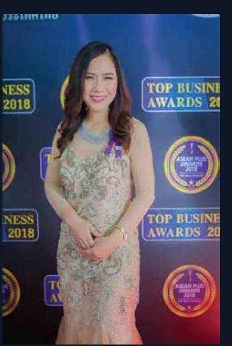 ดร.นิรมล ทนต์ธิสิริอนุสรณ์ ประธานกรรมการบริหาร รับรางวัลบนเวที Top Business Awards