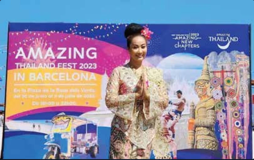 ตัวแทนเสน่ห์ไทยในชุดไทยร่วมงาน Amazing Thailand Fest 2023 ที่เมืองบาร์เซโลนา